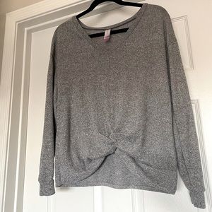 ◻️ Light Weight Grey Knot Top